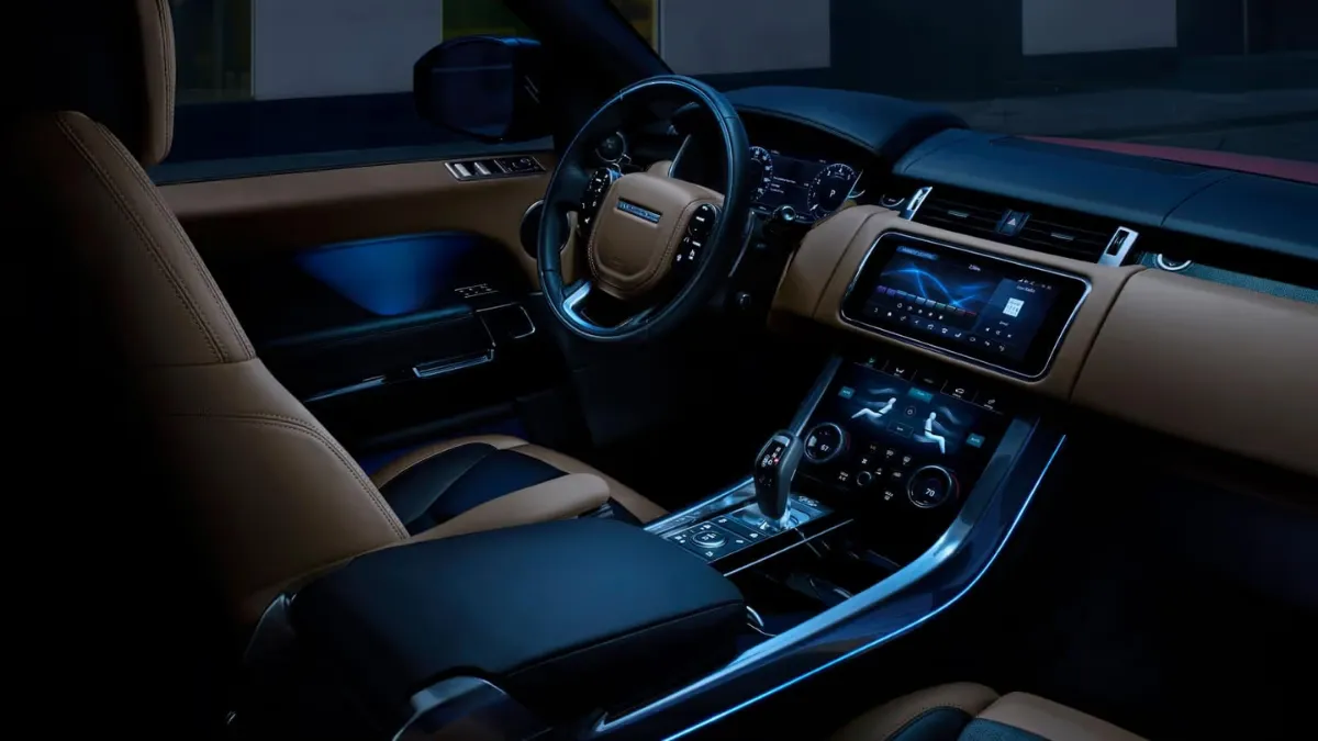 Range Rover 2025 Review – Silent Luxury SUV That Feels Calm and Powerful