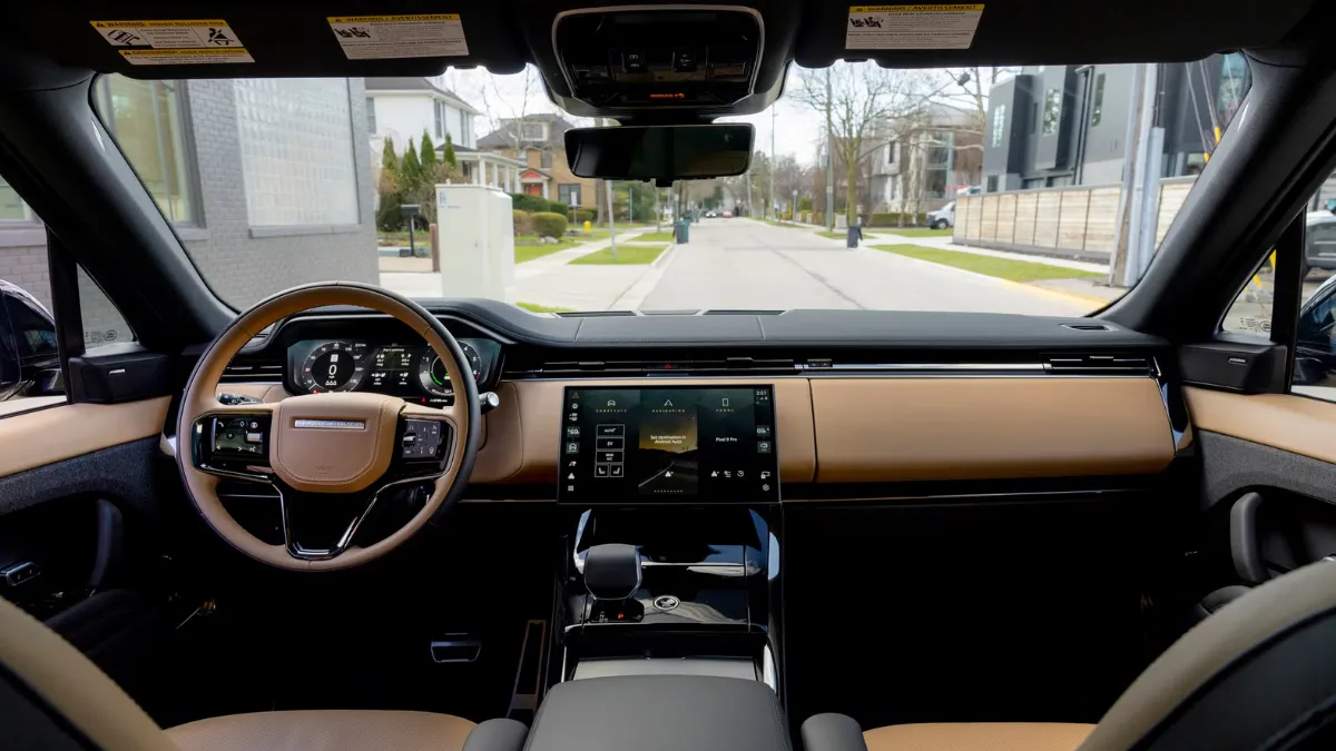 Range Rover Sport 2025 Review – Luxury SUV That Feels Calm, Fast, Powerful