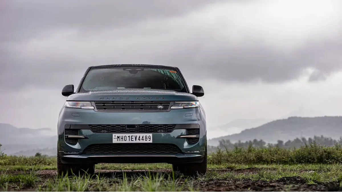 Range Rover Sport 2025 Review – Luxury SUV That Feels Calm, Fast, Powerful