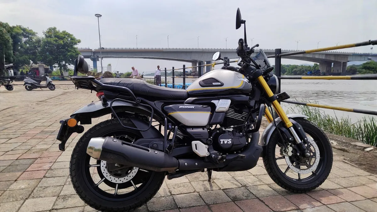 TVS Ronin Review That Feels Cool, Comfortable, and Ready for Daily Rides