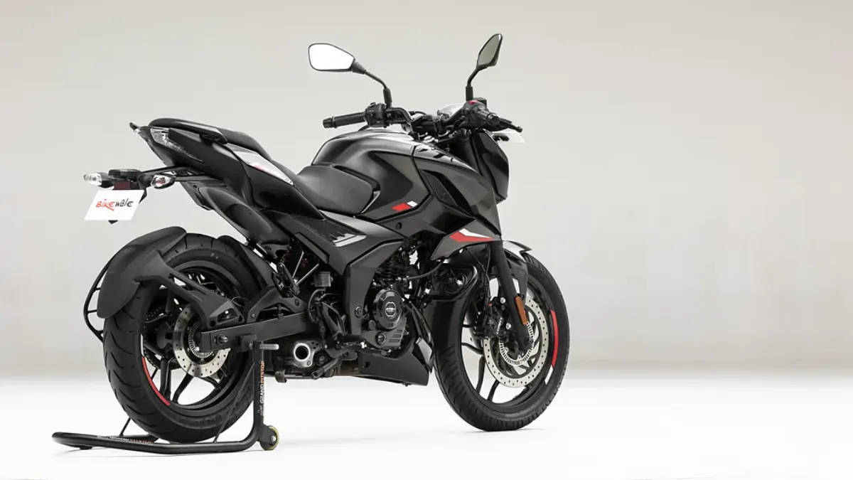 Bajaj Pulsar N160 The Street King That Packs Style and Surprises