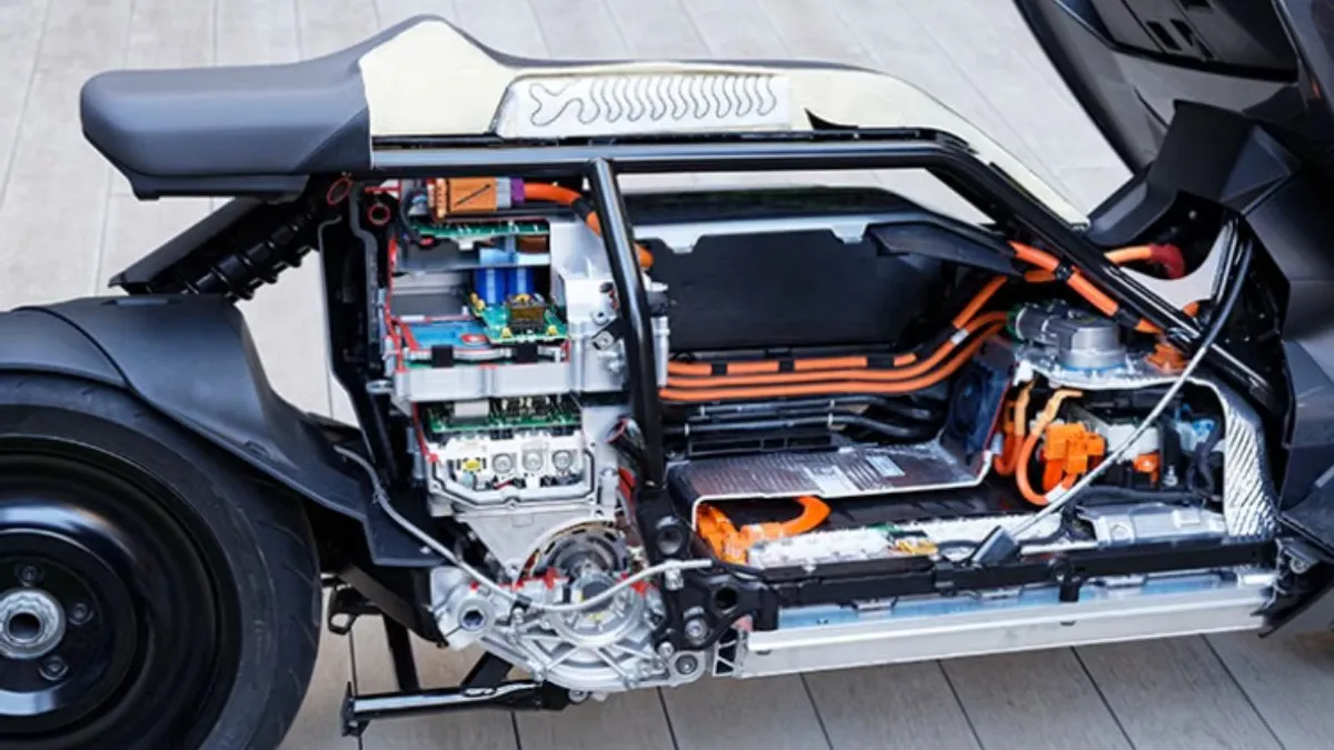 BMW CE 04 The Electric Scooter That Looks Like It Time-Traveled Here!