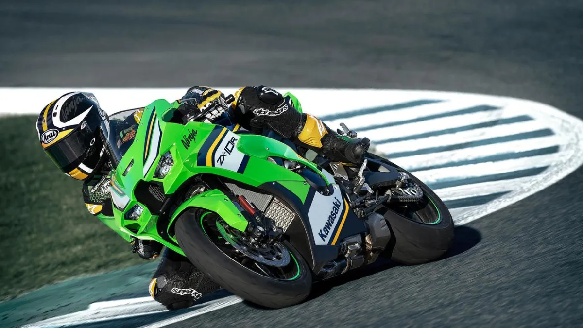 Kawasaki Ninja ZX-10R Gets ₹1.5 Lakh Off — A Deal You Cant Ignore!