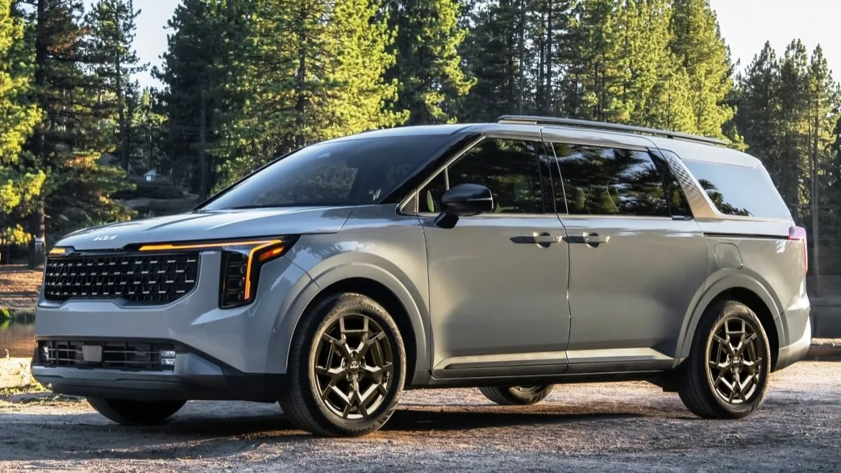 Kia Carnival 2025 Review Is This Indias Most Luxurious Family MPV Worth Your Money?