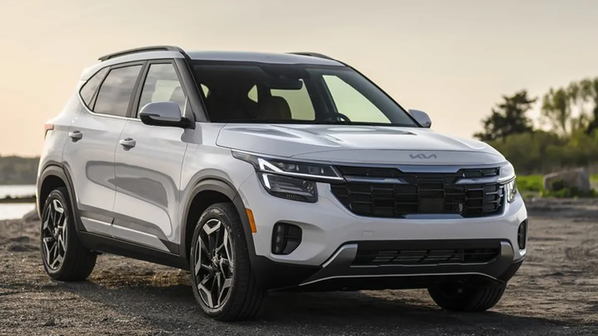 December Car War Begins! New Seltos vs e-Vitara Who Will Win?