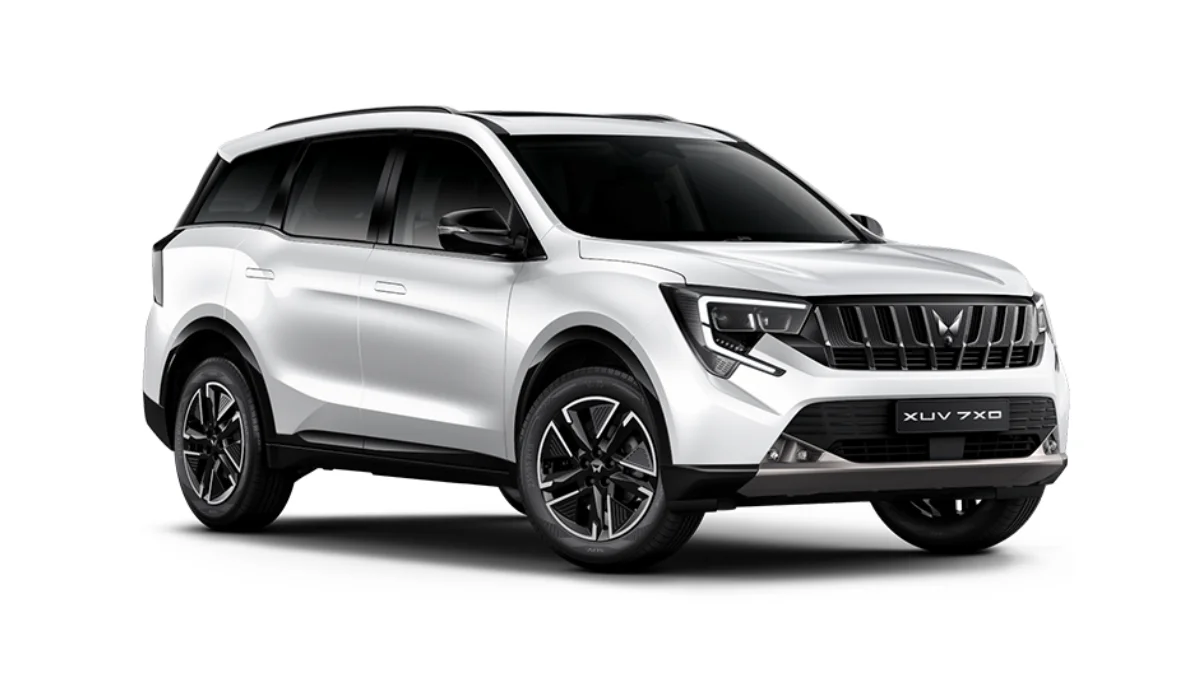 Mahindra XUV 7XO in Everest White.