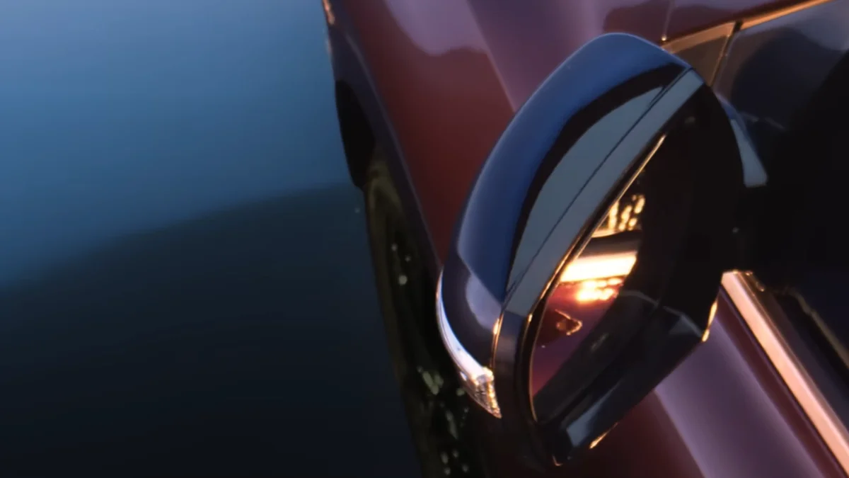 MAHINDRA XUV 7XO OUTSIDE MIRROR CLOSEUP