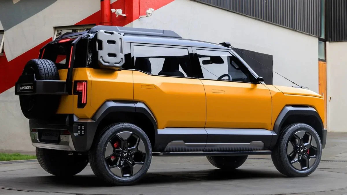 Mahindra Vision S Diesel Automatic Mid Variant Spied – Interior Details, Panoramic Sunroof Revealed