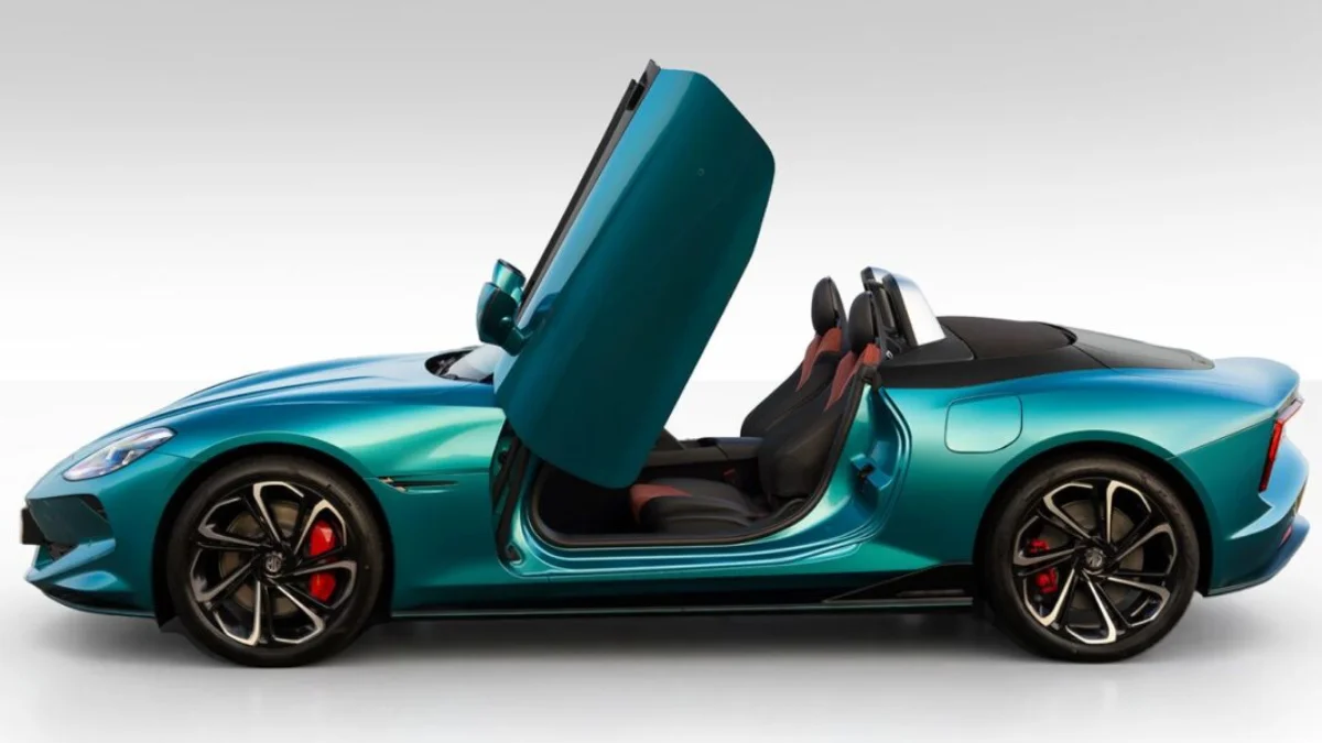 MG Cyberster Unveils Stunning Irises Cyan Colour in India – Bold, Sporty, and Insta-Ready!