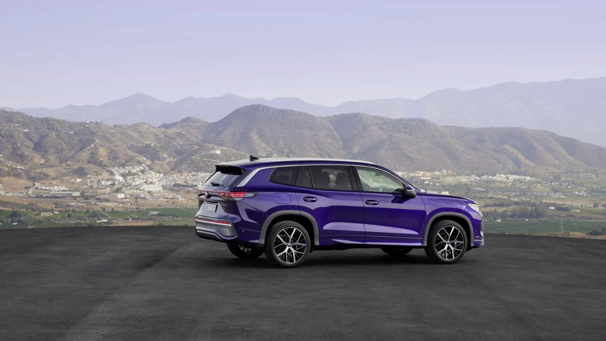 India-Ready Volkswagen Tayron R-Line Unveiled The New Flagship 7-Seater SUV!