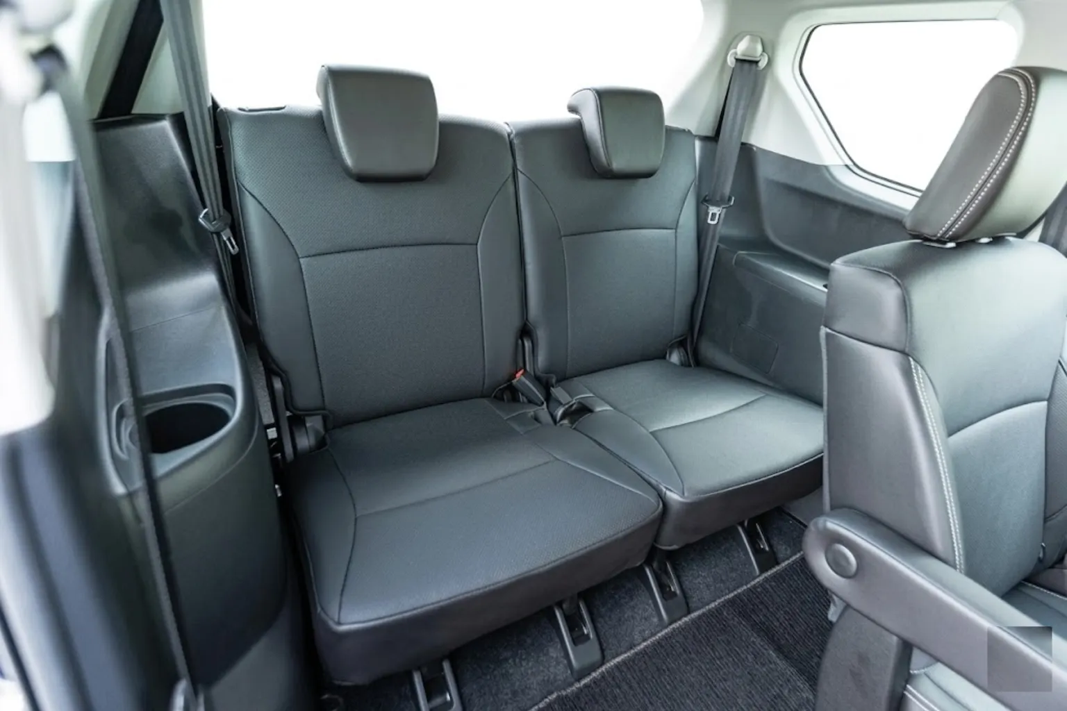 XL6 Rear Seats