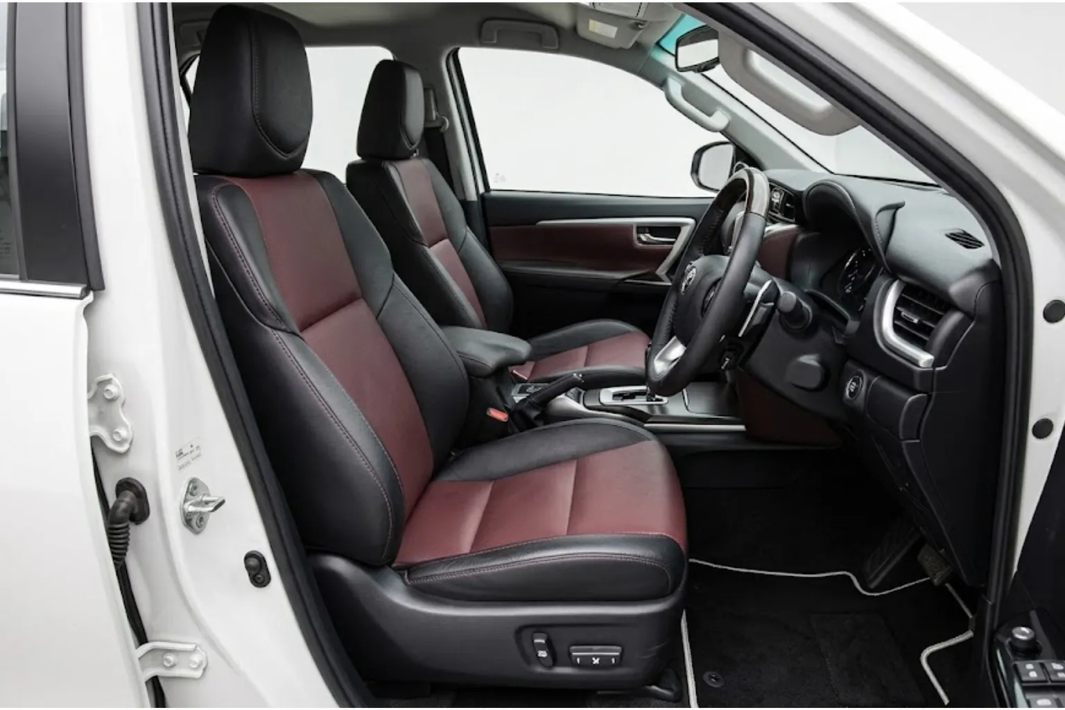 Toyota Fortuner Legender