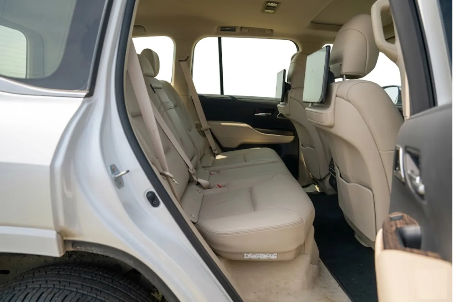 Toyota Land Cruiser 300