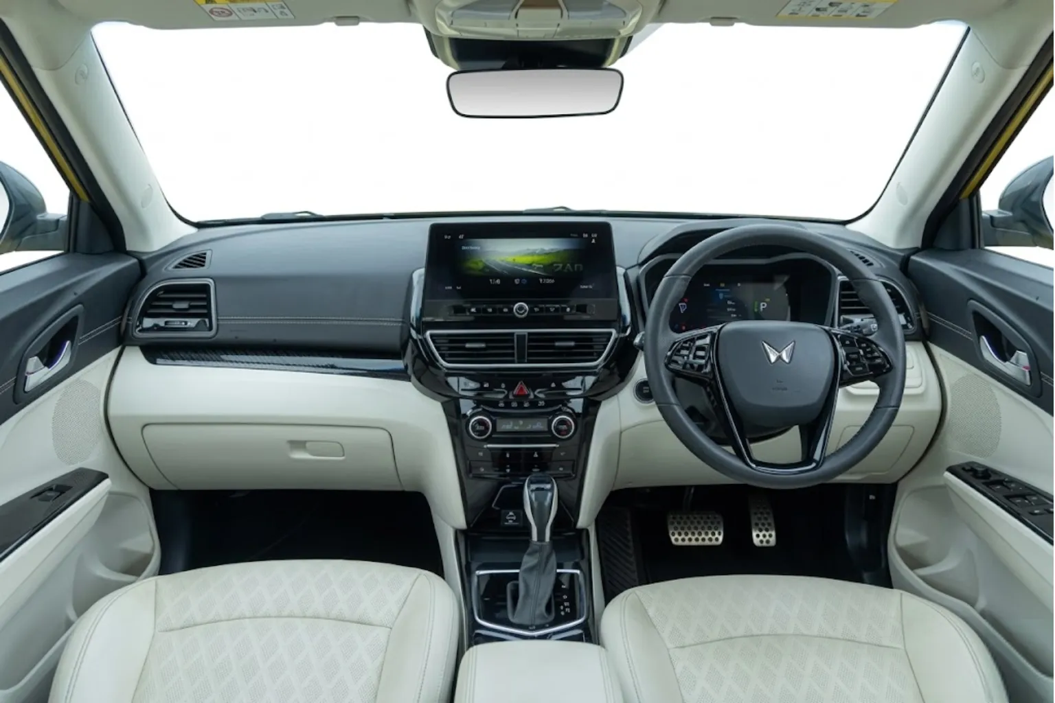 Mahindra & Mahindra XUV 3XO