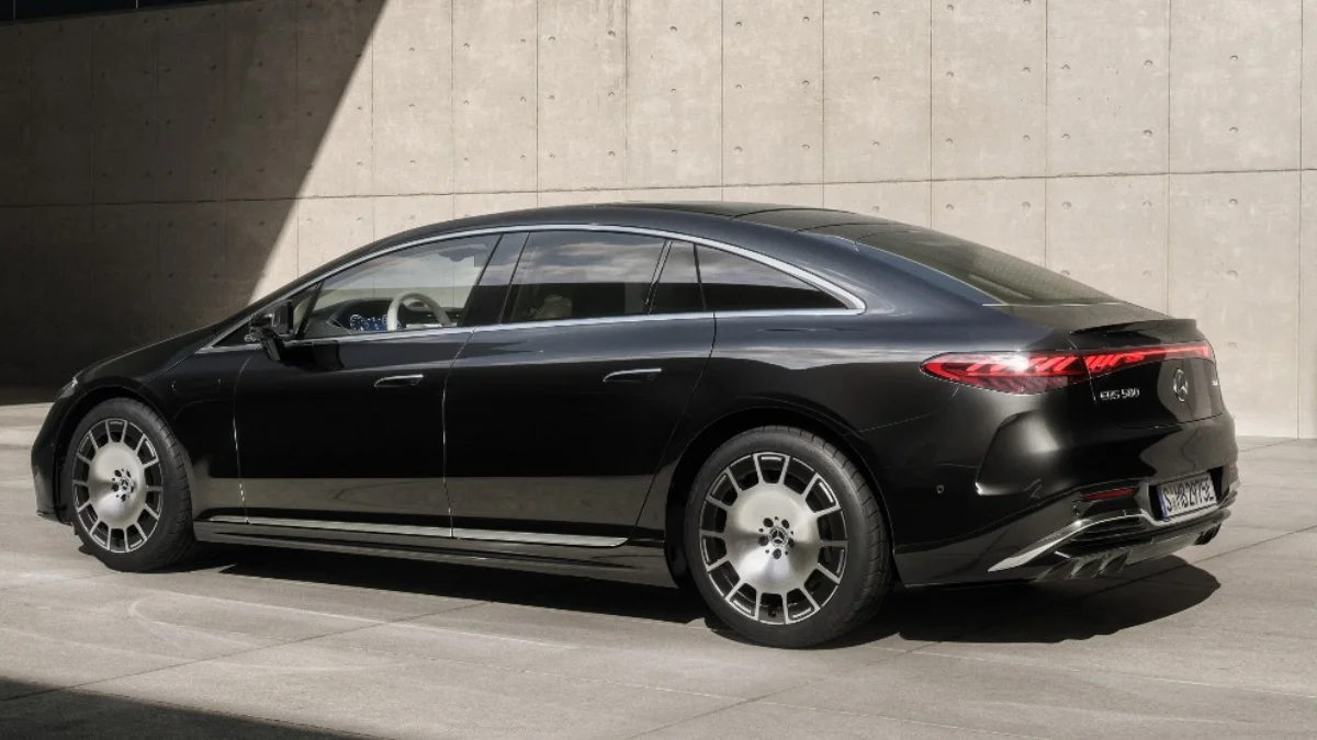 New Mercedes-Benz EQS Gets Massive Update, Claims 900+ km Range