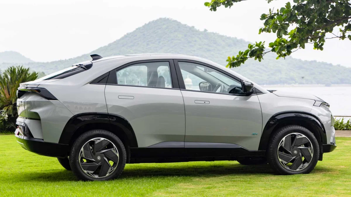 Punch, Nexon, Harrier, Curvv Pick Any Tata Car & Get Up to ₹3.5 Lakh Off