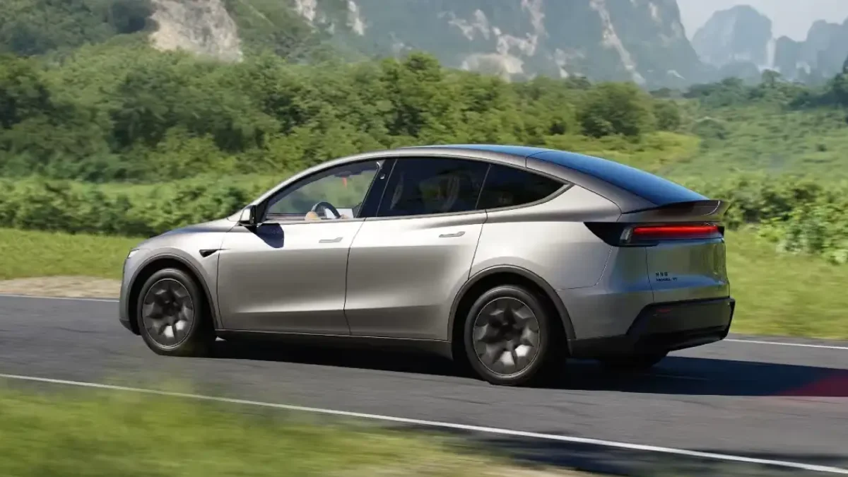 Tesla Model Y L Premium Hits India at ₹61.99 Lakh – Now Comes as a 6-Seater!